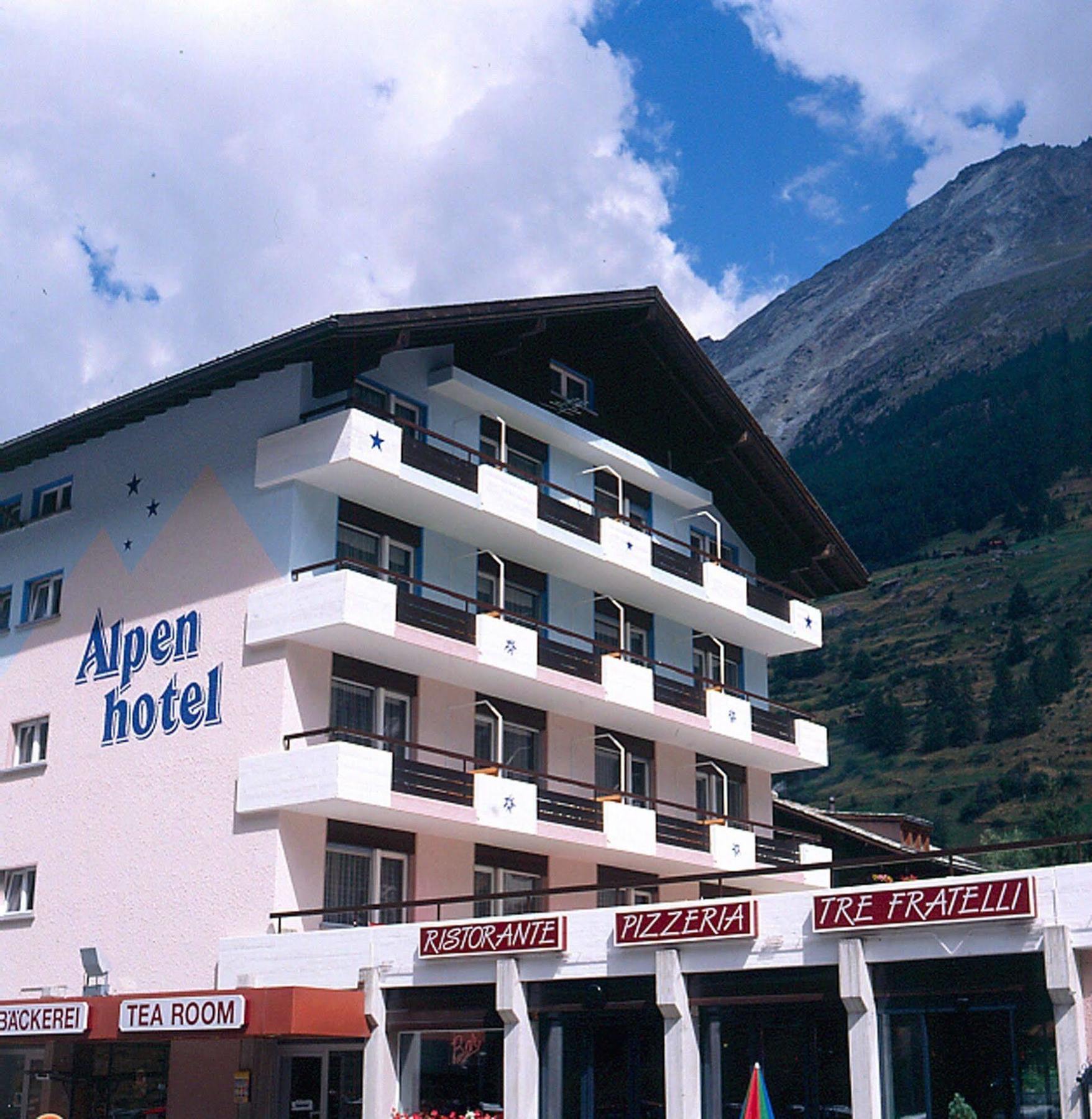 スイス バジェット アルペンホテル テッシュ エクステリア 写真