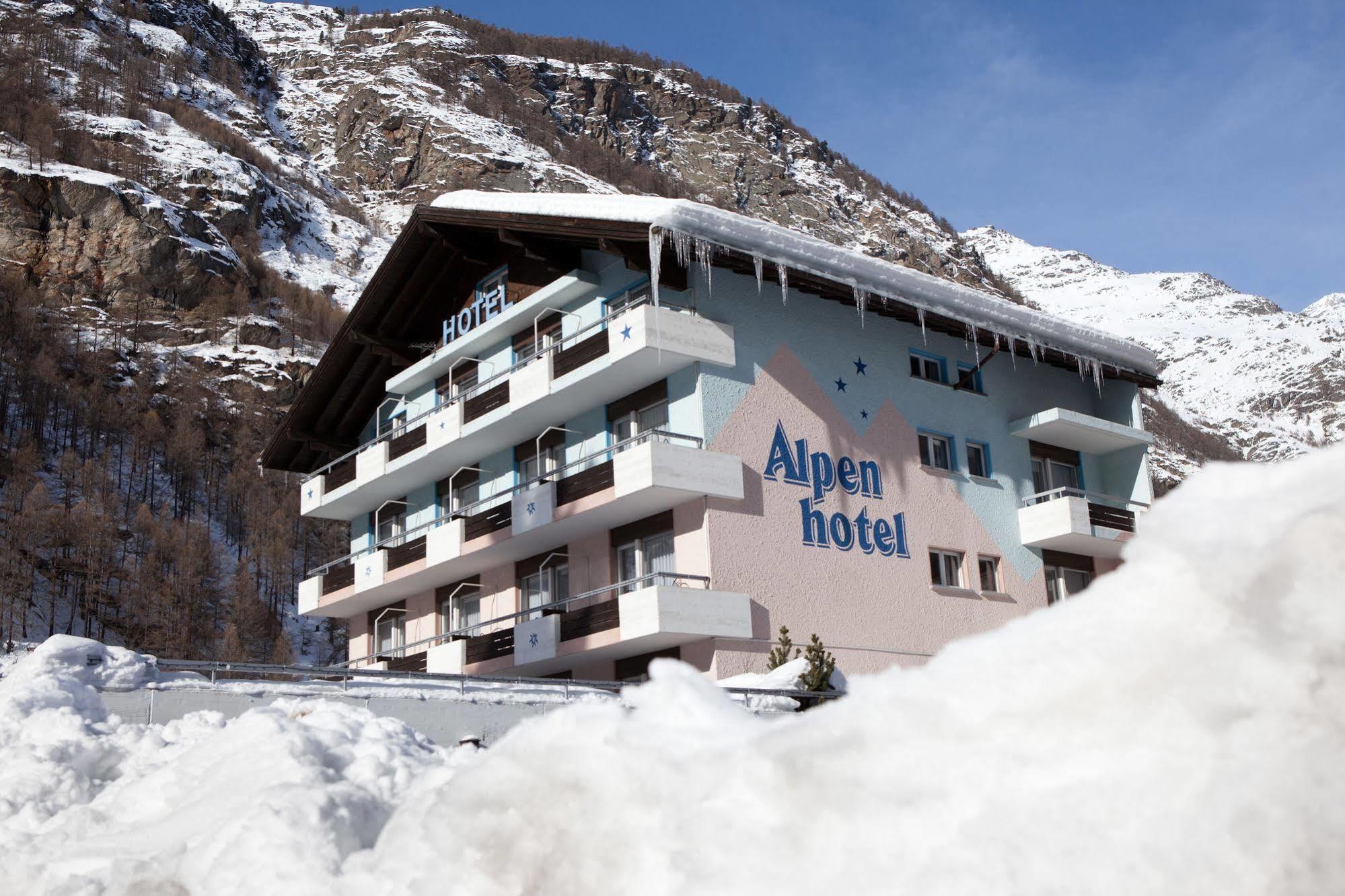 スイス バジェット アルペンホテル テッシュ エクステリア 写真